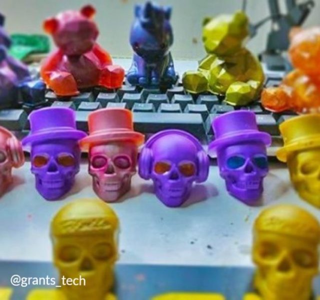 Grant Lloyd-howell (@grants_tech) had colorful fun with some new resin molds ane Entropy CCR.