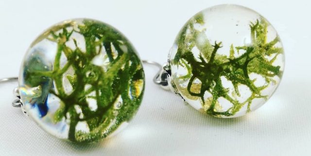 bubble free casted earrings made with Entropy Resins